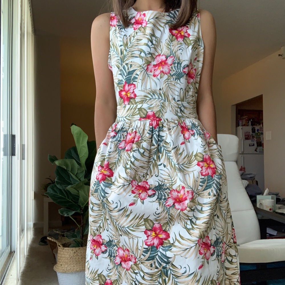 FLORAL PRINT SLEEVE LESS MIDI DRESS